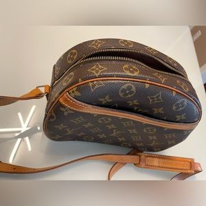 Pre Loved Louis Vuitton Monogram Canvas Blois Bag
